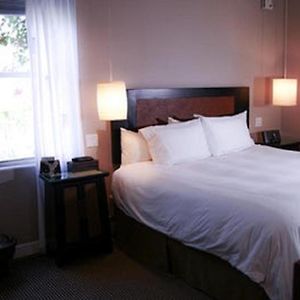 Deluxe King Studio